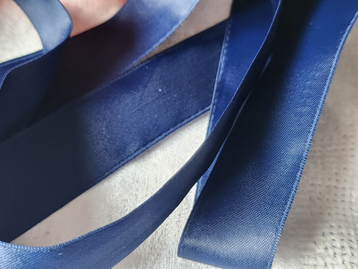 Ruban ancien  bleu nylon 5 mètre sur 2,5 cm bleu foncé  B5 n°7