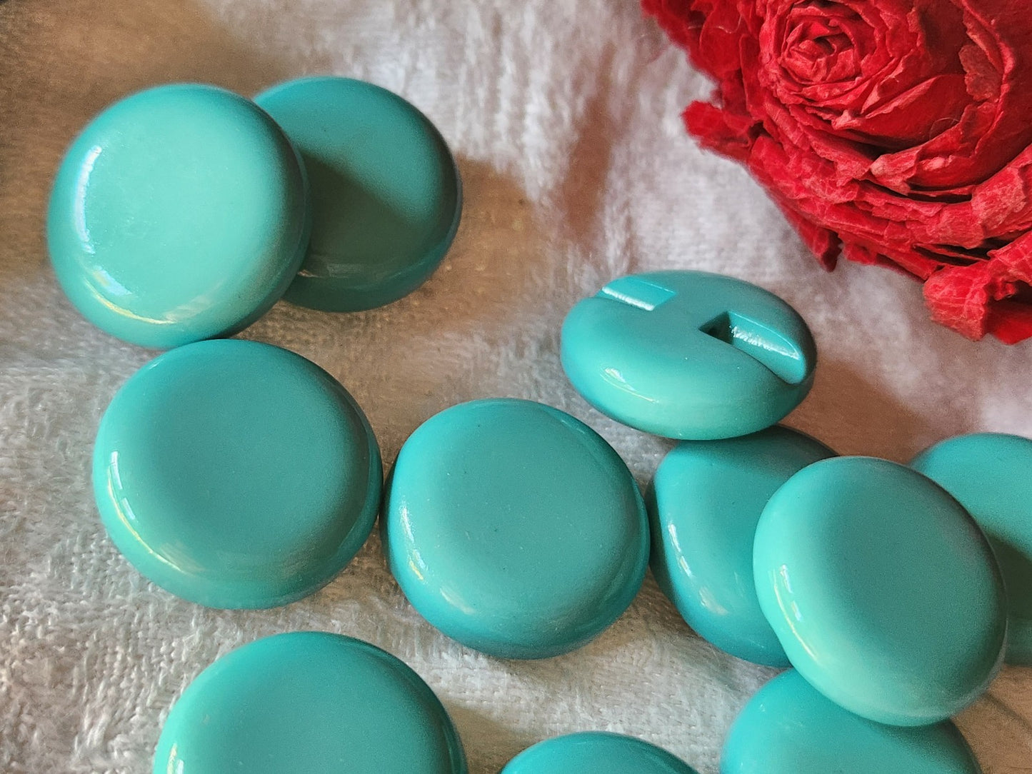 Lot 11 boutons vintage à pied turquoise lumineux bleu 1,9 cm ref 2837