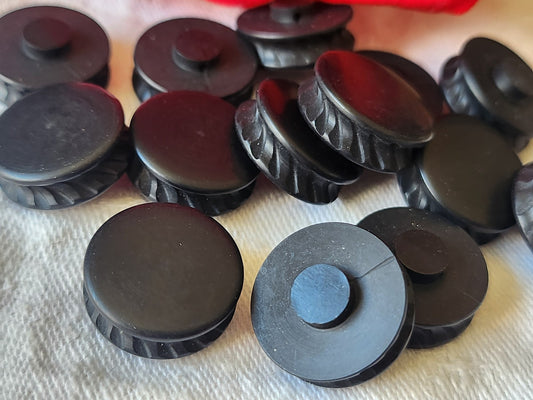 Lot 16 boutons vintage  noir mat pied 1,7 cm ref 5045