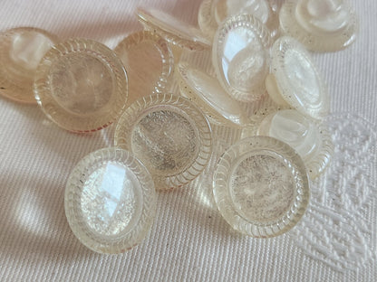 Lot 12 boutons vintage cœur blanc satiné nacré pied 1,5 cm ref 6396