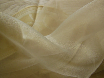 Coupon tissu superbe voilage gros rond 97 cm sur 90 cm B3