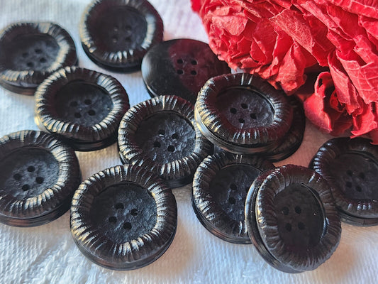 Lot 12  boutons vintage noir effet bouée  à trous 1,9 cm ref 5625