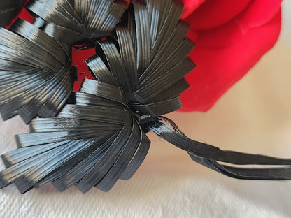 Ancien ornement chapeau creation modiste fleur rafia noir