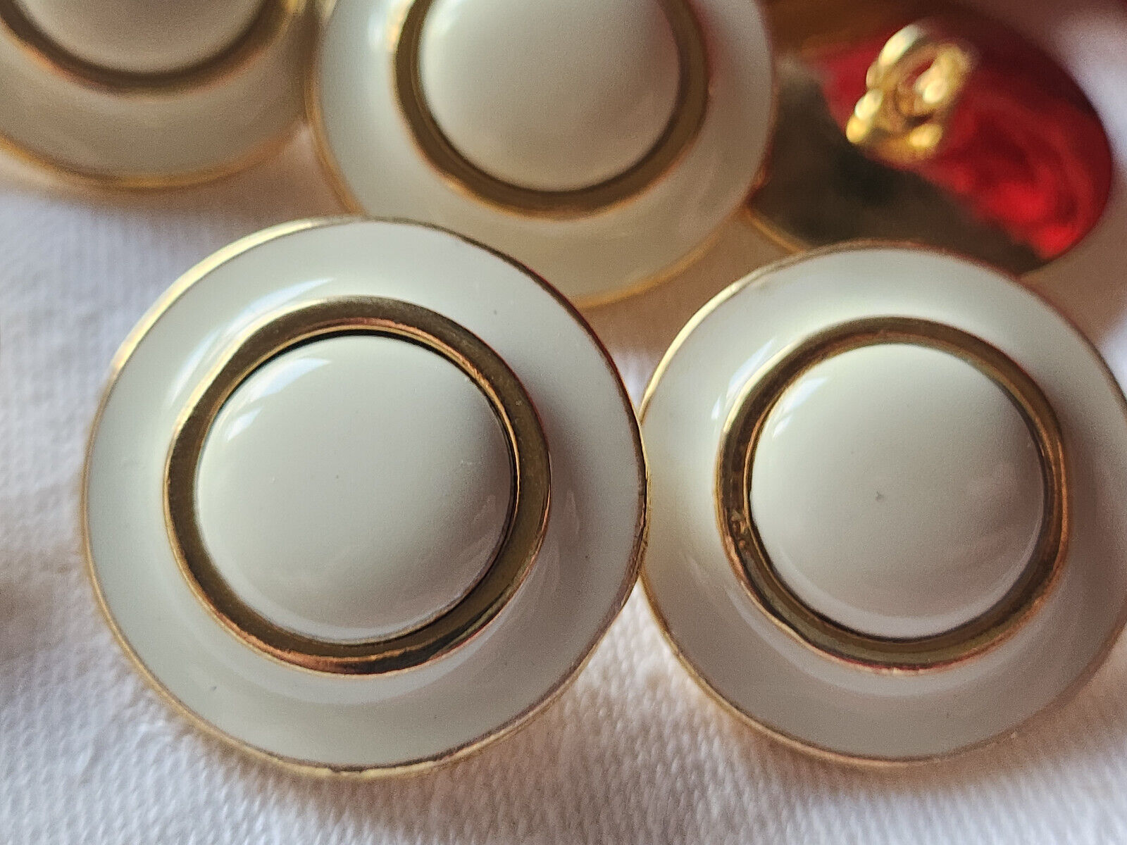 Lot 6 gros boutons vintage en metal émaillé creme 2,7 cm lourd ref 2338