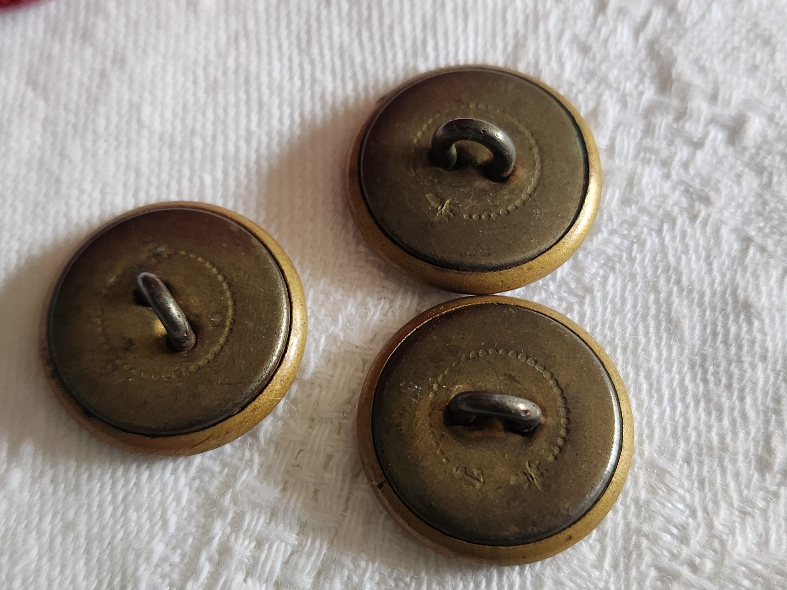 Lot  3 anciens bouton ancien en métal motif 1,8 cm ref 1118