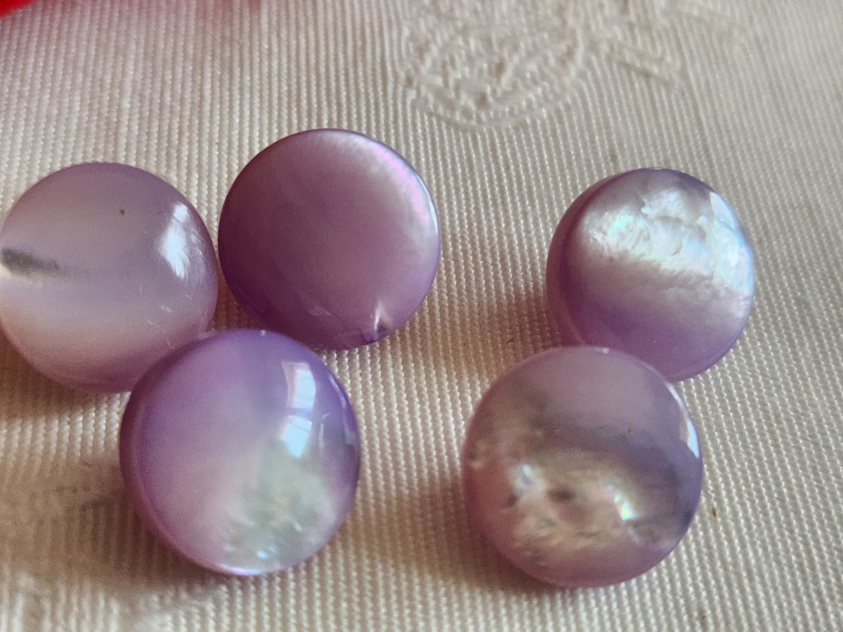 lot 5 boutons anciens en nacre violet bombé lisse pied épais 1,2 cm ref 6223