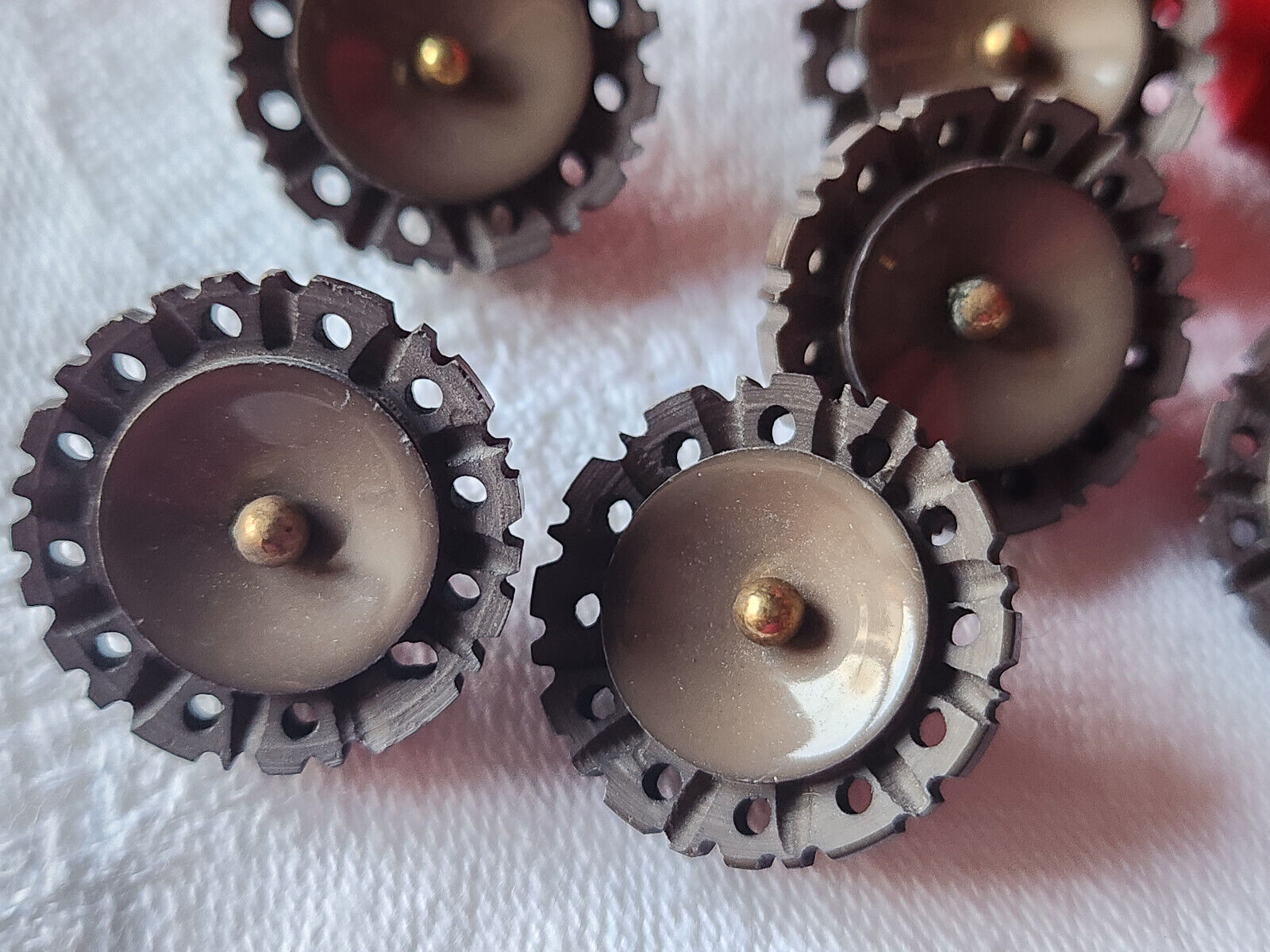 Collection lot 6 boutons anciens marron ajouré pied métal 1,9 cm ref 2104