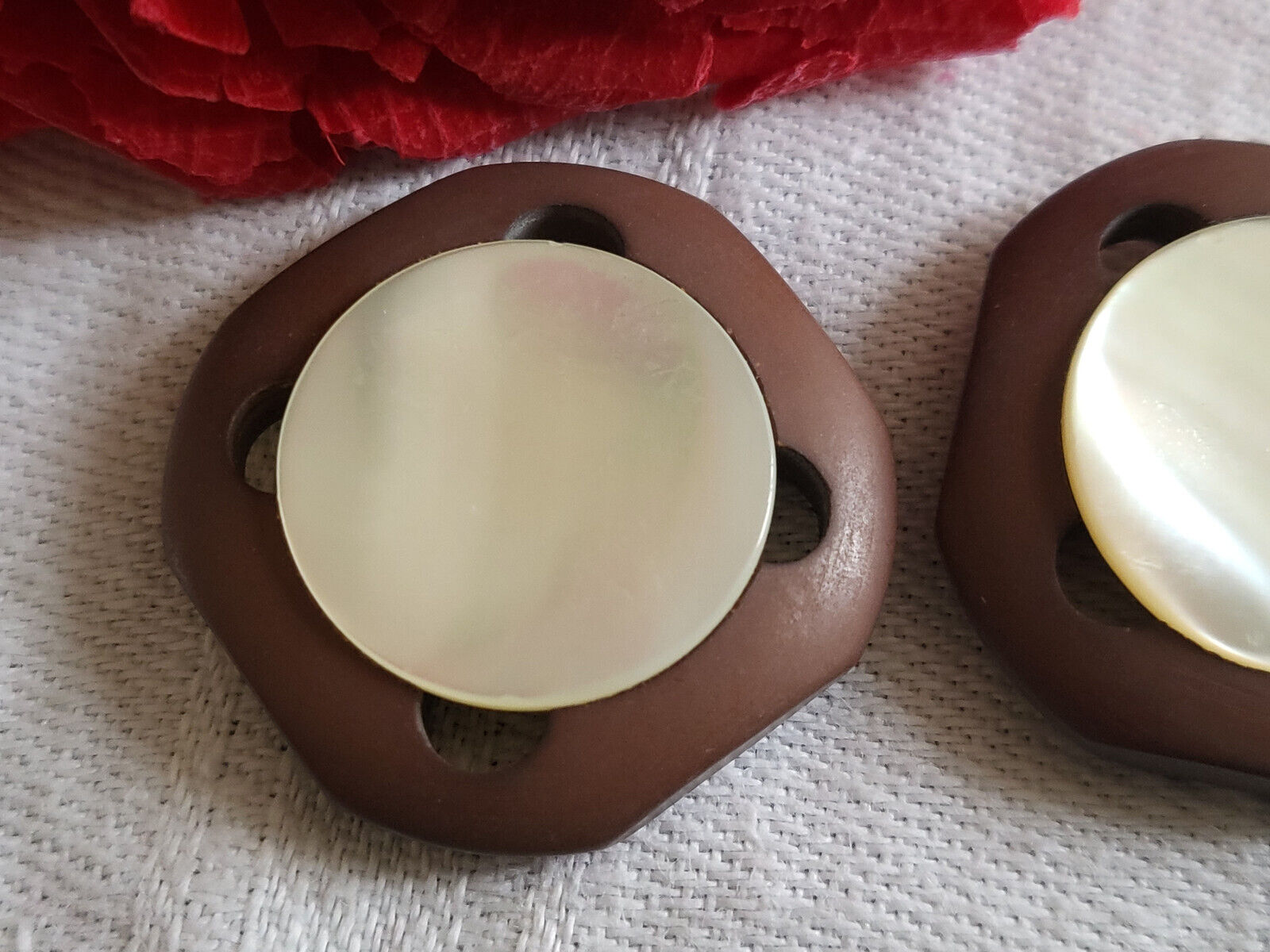 Duo boutons vintag bouton ancien avec cabochon en nacre pied ajouré  2,4 cm G17H