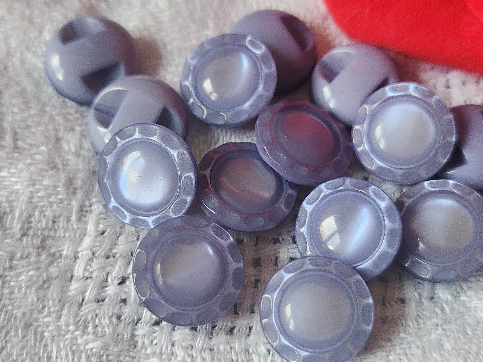 Lot  15 boutons vintage violet nacré lumineux travaillé pied 1,2 cm ref 5481