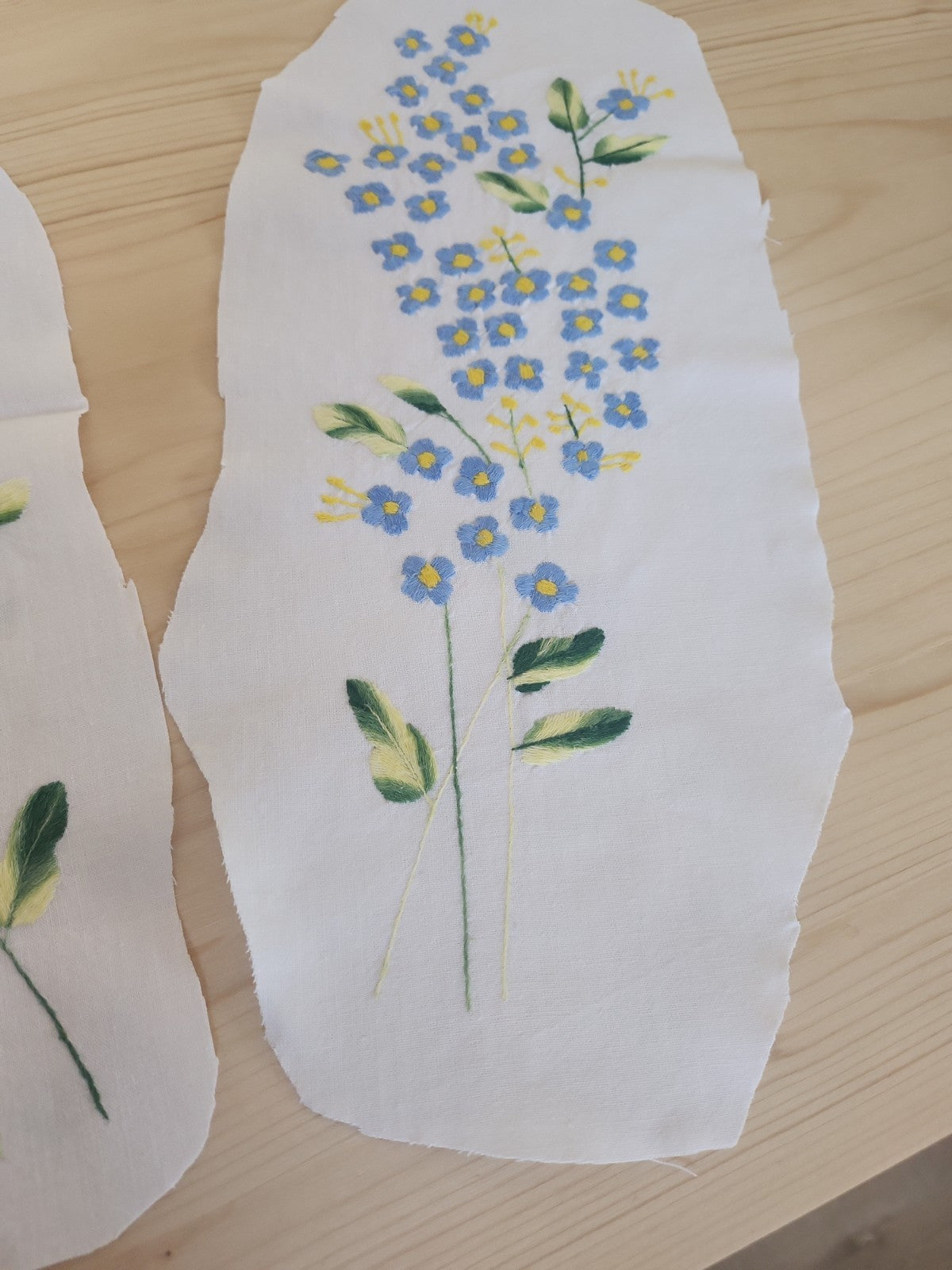Lot 3 longues broderies anciennes colorées  fleur bleu fait main B5