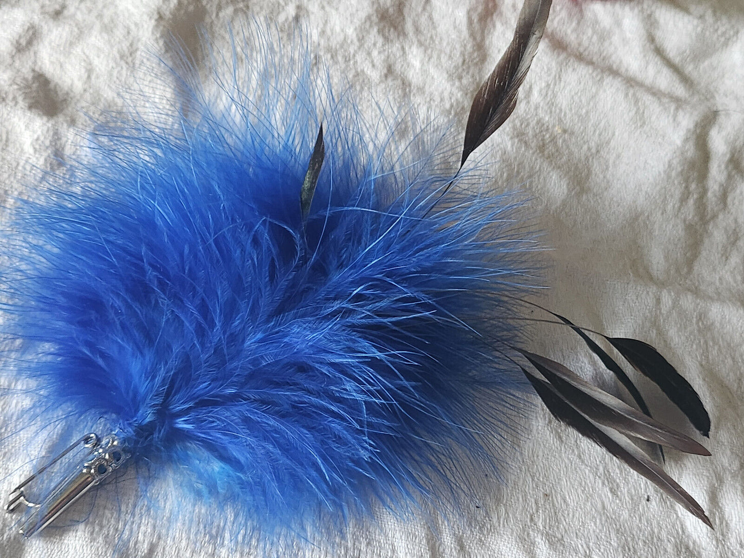 Bouquet plumes bleues montée sur broche modiste chapeau vintage T0-57