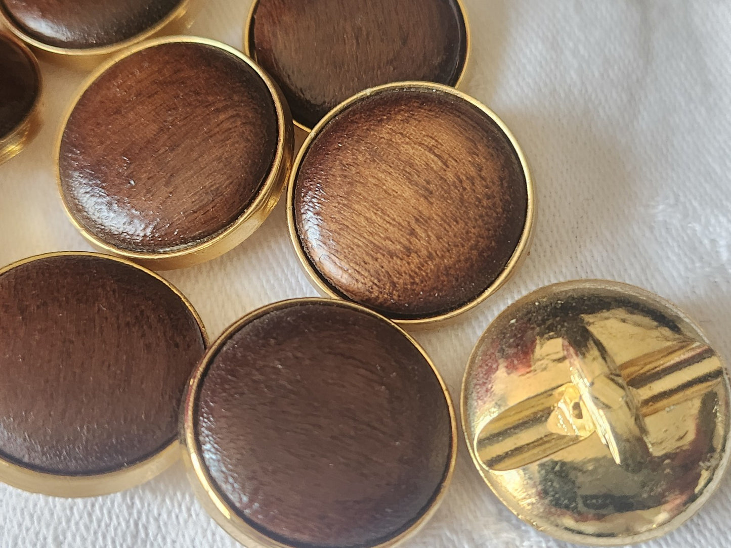 Lot 6 boutons vintage coeur en bois monture acrylique doré pied 2,3 cm ref 1285