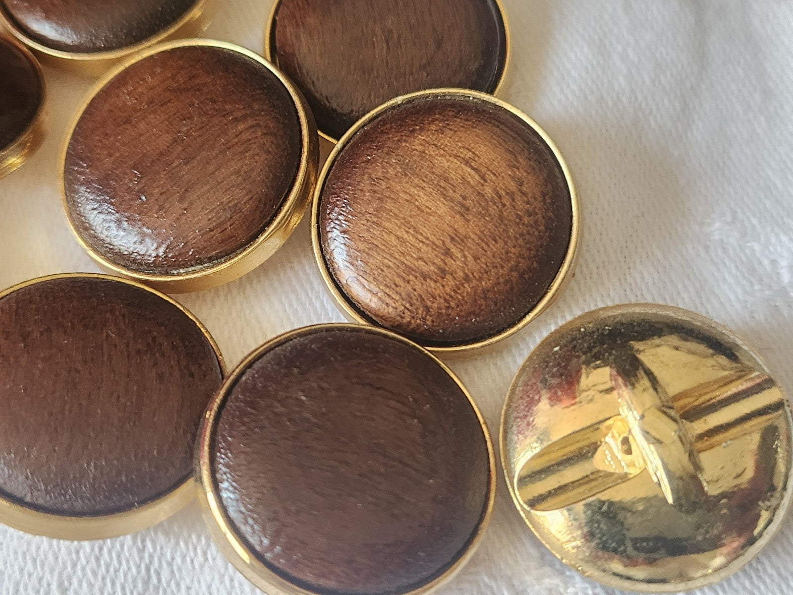 Lot 6 boutons vintage coeur en bois monture acrylique doré pied 2,3 cm ref 1285