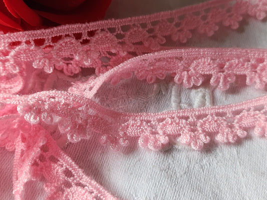 Dentelle vintage rose  coton 3 métres sur 1,3 cm A6