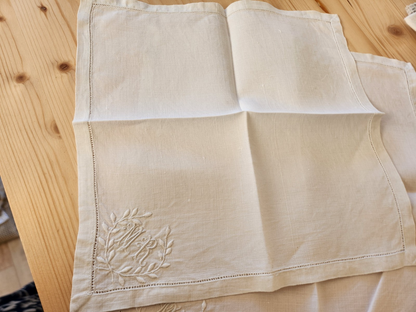 Lot 4 monogrammes anciens sur serviette MR broderie B8