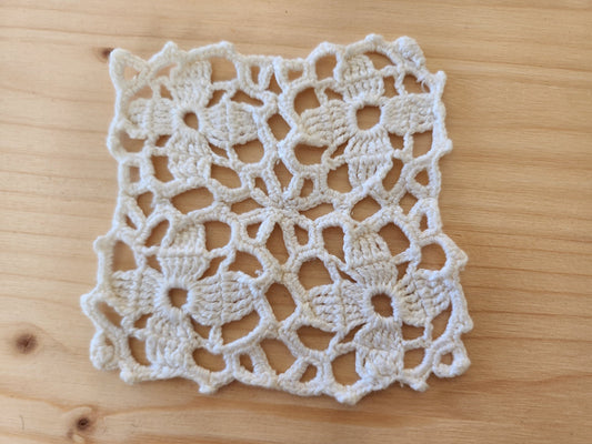 Application incrustation dentelle  crochet  9,5 sur 9,5 cm T3-5
