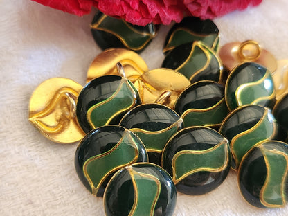 Lot 6 petits boutons en métal bicolore vert deux tons 1,2 cm ref 6039