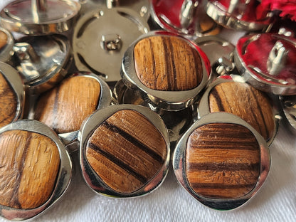 lot 6  boutons vintage acrylique argenté et coeur en bois pied 2 cm ref 3743