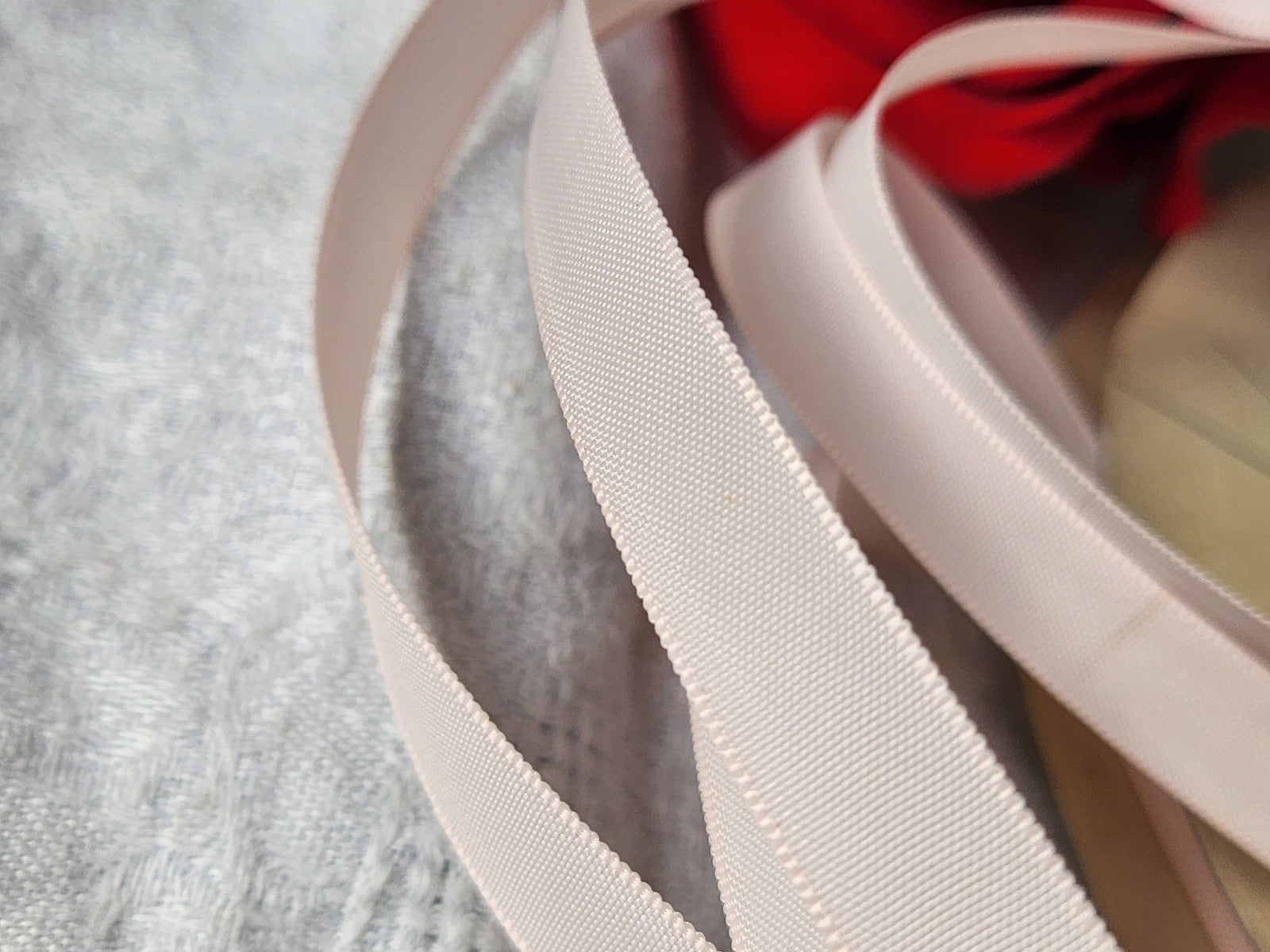 Ruban fin ancien nylon rose 10 mètres sur 1 cm modiste mercerie B5 n°15