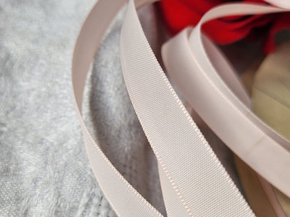 Ruban fin ancien nylon rose 10 mètres sur 1 cm modiste mercerie B5 n°15