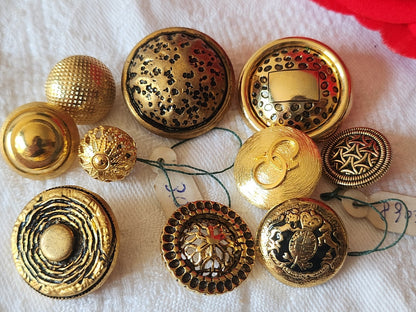 Lot 10 boutons vintage en métal doré 1,5 à 2,5 cm ref 6034
