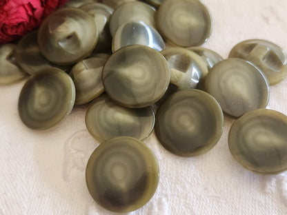 Lot 10  boutons vintage  vert camaieu alveole pied lisse 1,8 cm ref 855