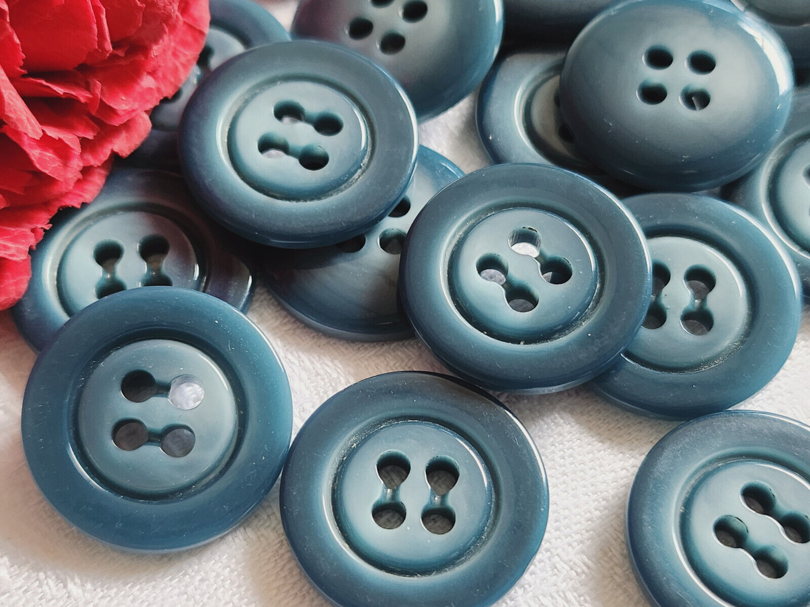 Lot 10 boutons vintage bleu jolis lisse trous2,2 cm ref 1177