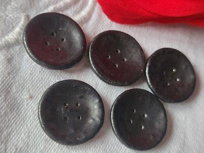 Lot 5 boutons anciens en cuir gris incurvé trous vintage 2 cm ref 134