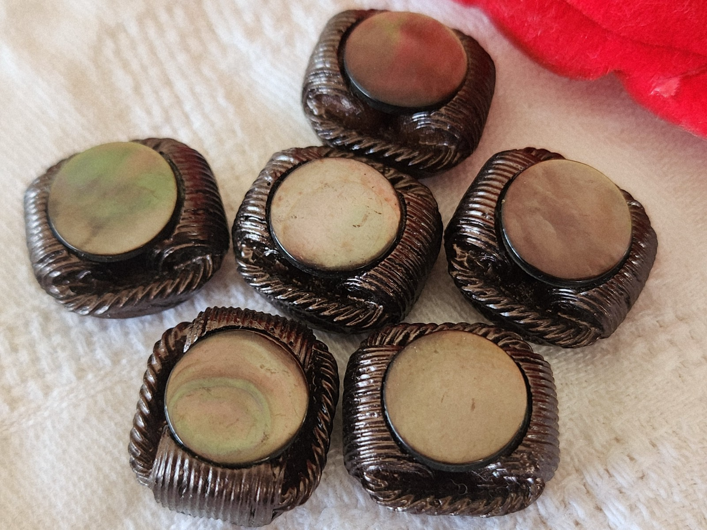 Lot 6 boutons vintage resine coeur en nacre 1,5 sur 1,6 cm pied ref 3872