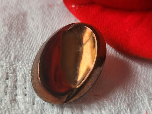 Bouton ancien en verre marron ovale vintage 1,6 sur 2,2 cm D9C
