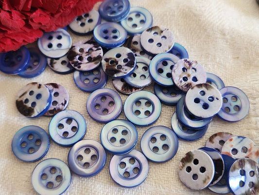 Lot 12 boutons vintage en nacre  bleu  4 trous  1,1 cm ref 3295