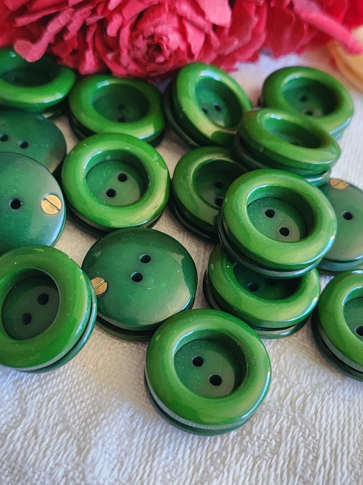 Lot 12 boutons vintage vert épais avec vis apparente 1,7 cm ref 5705