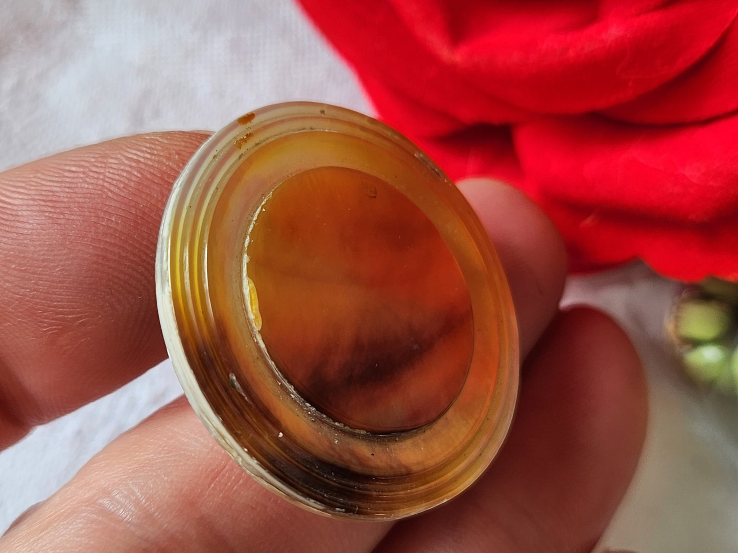 Enorme bouton en nacre travaillé pied 3,1 cm ancien vintage G17B