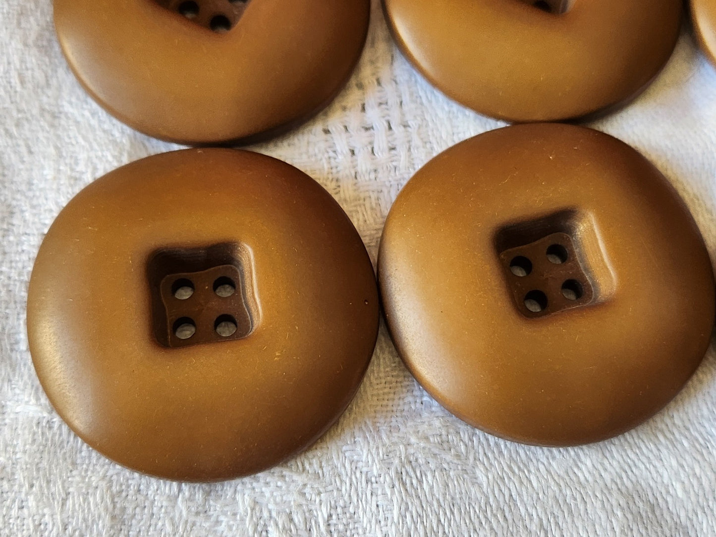 Lot 6 enormes boutons vintage marron mat trous 3,4 cm ref 734