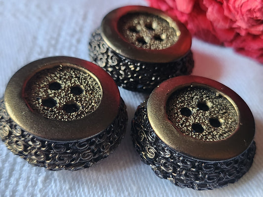 Trio boutons vintage en résine noir doré pourtour chainette 2,5 cm ref 3546