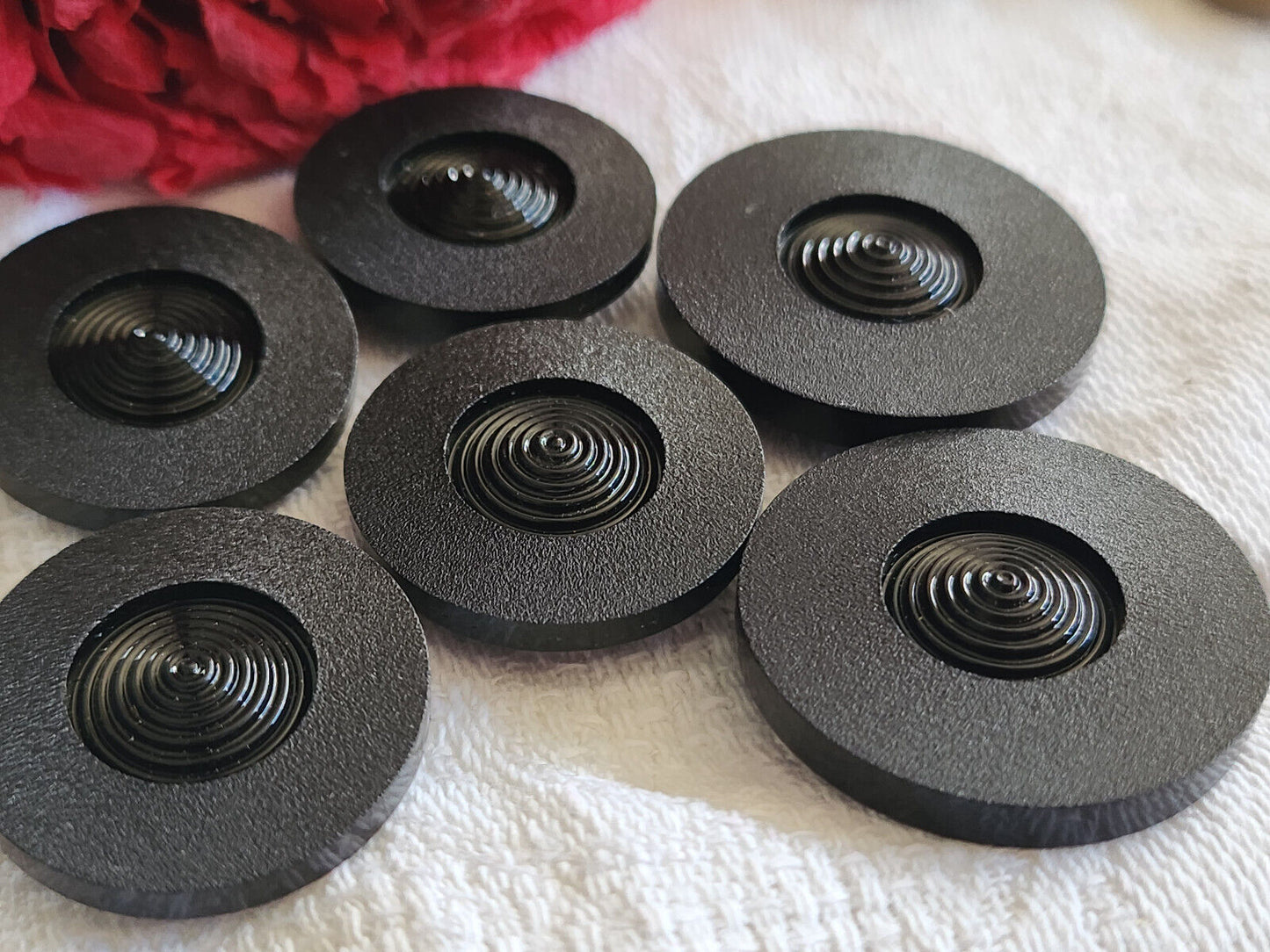 lot 6  boutons vintage rnoir elegant panache diamètre 2,2 et 2,6 cm ref 5520