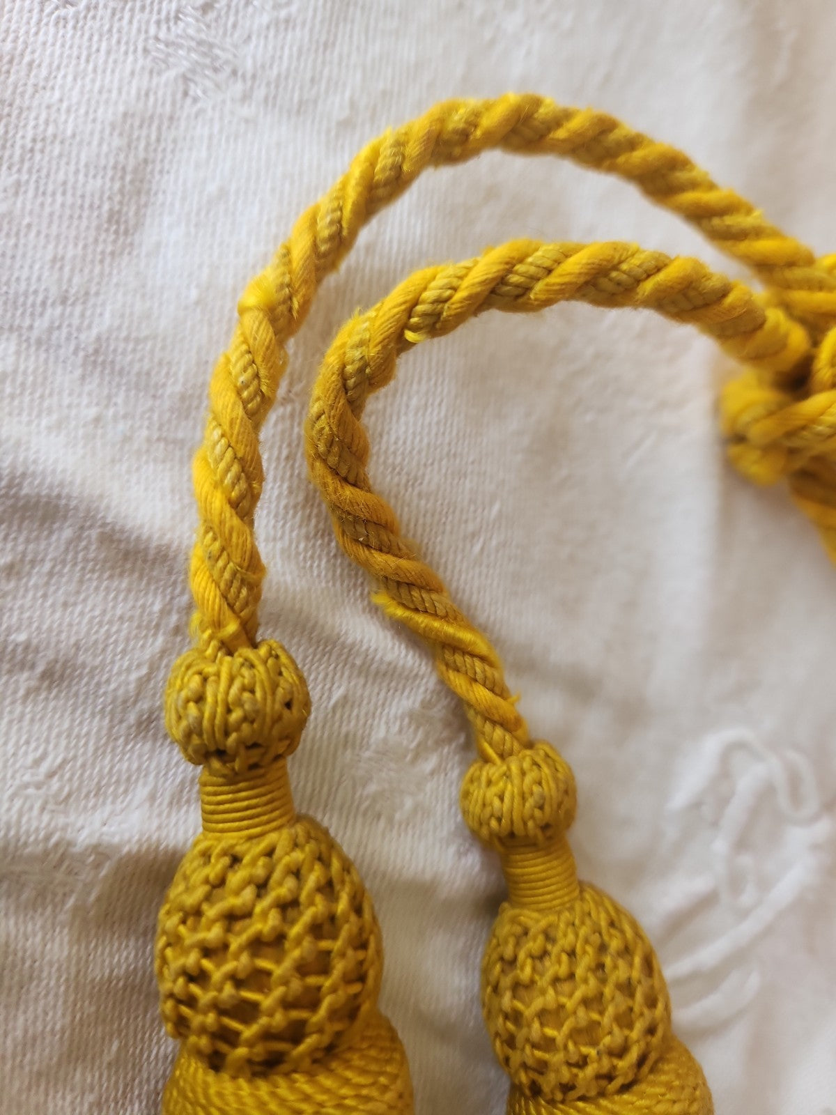 Petite embrase ancienne moutarde joli création couture T7