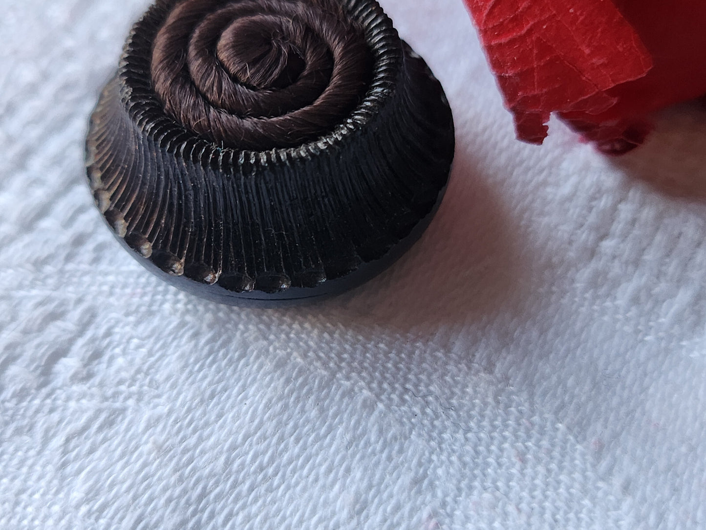 Volumineux  bouton  marron  passementerie vintage resine  pied 2,6 cm ref 407