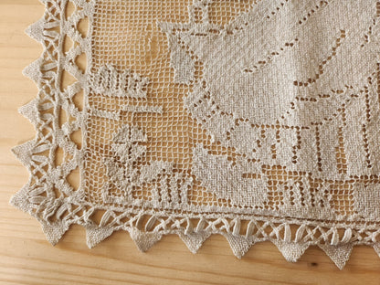 Grande application ancienne quelques brides a remanier moulins 30,5 sur 28cm  B8