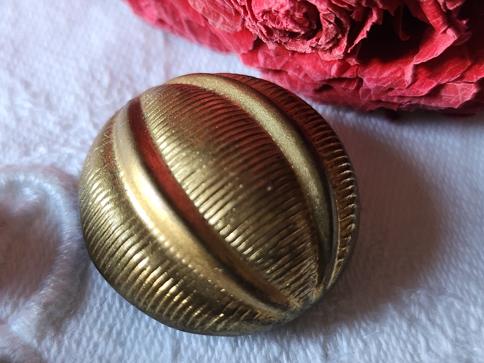 Gros bouton ancien en métal  bombé travaillé collection   2,6 cm D7S
