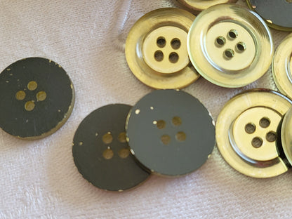 Lot 16 boutons vintage lumineux jaune à trous  1,8 cm ref 5194