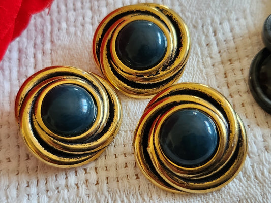 Trio gros boutons anciens en metal coeur 2,4 cm lourd bleu  ref 6543
