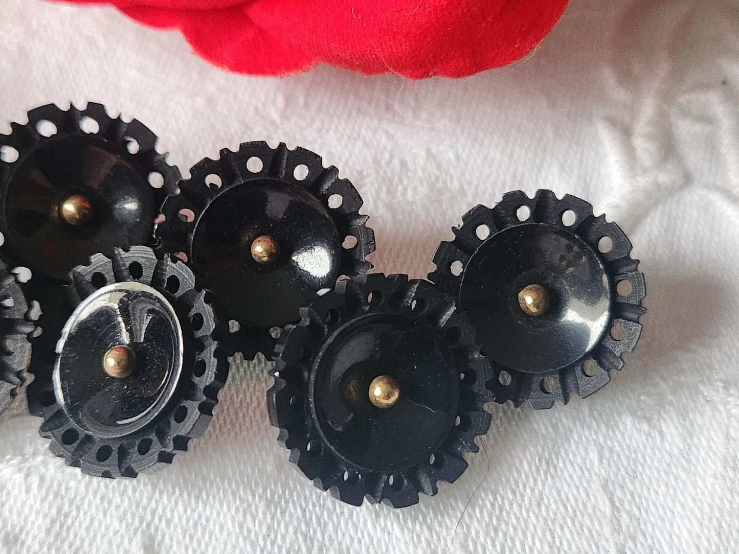 Collection lot 6 boutons anciens sculpté ajouré bord 1,9  cm ref 1207