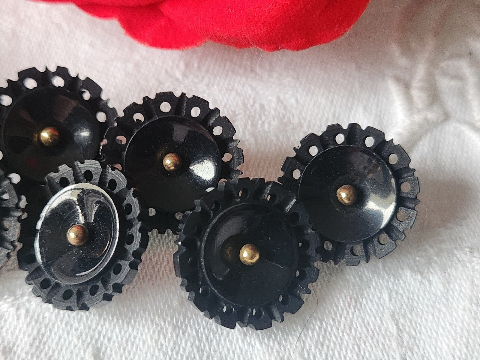 Collection lot 6 boutons anciens sculpté ajouré bord 1,9  cm ref 1207