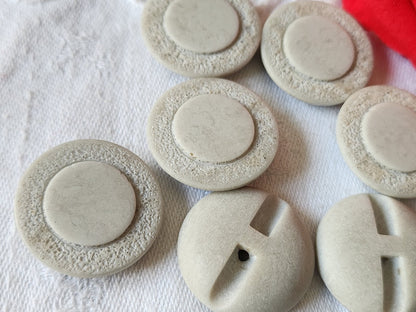 Lot 6 gros  boutons vintage gris mat pourtour texturé pied 2,5 cm ref 2972