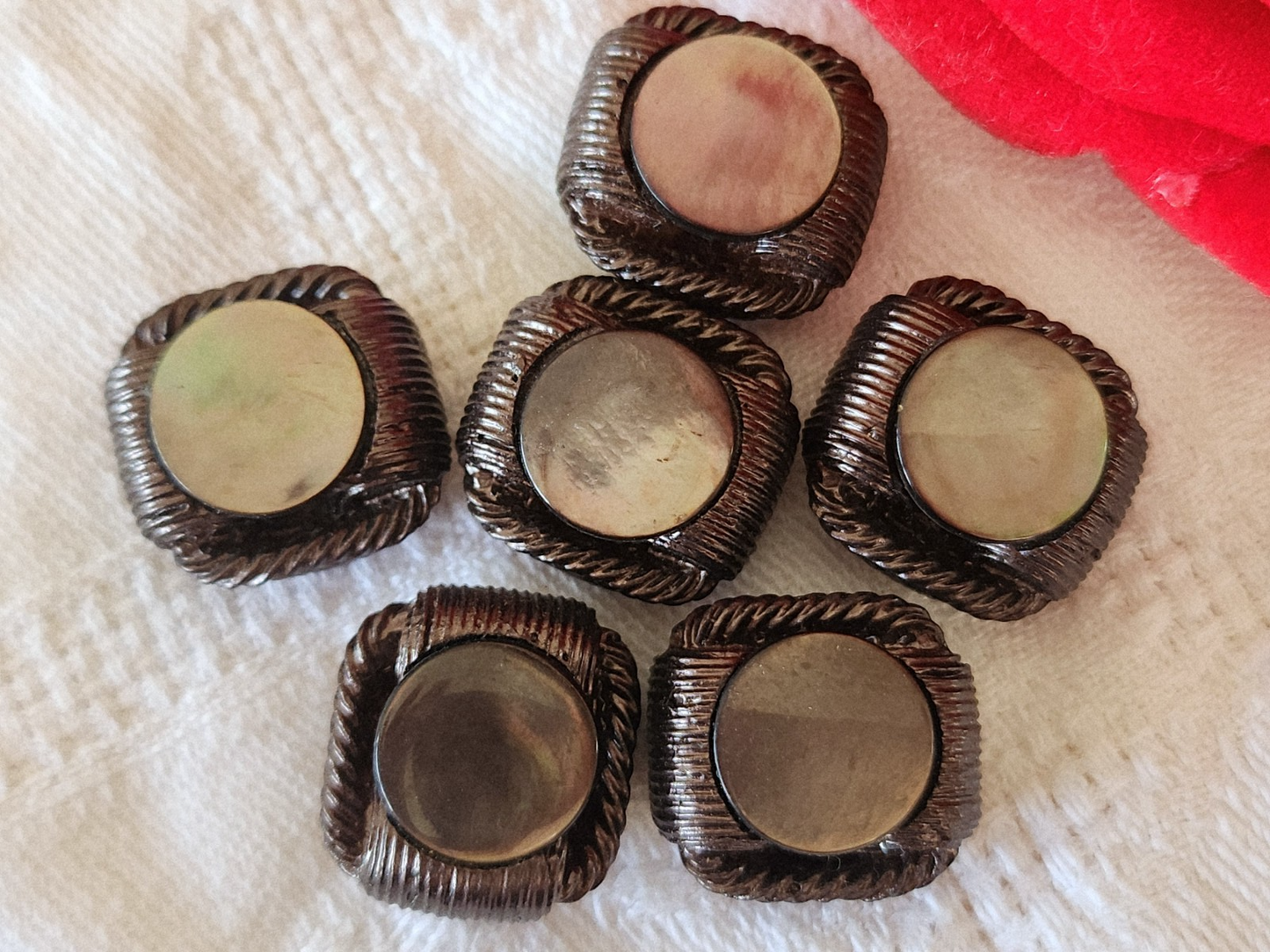 Lot 6 boutons vintage resine coeur en nacre 1,5 sur 1,6 cm pied ref 3872