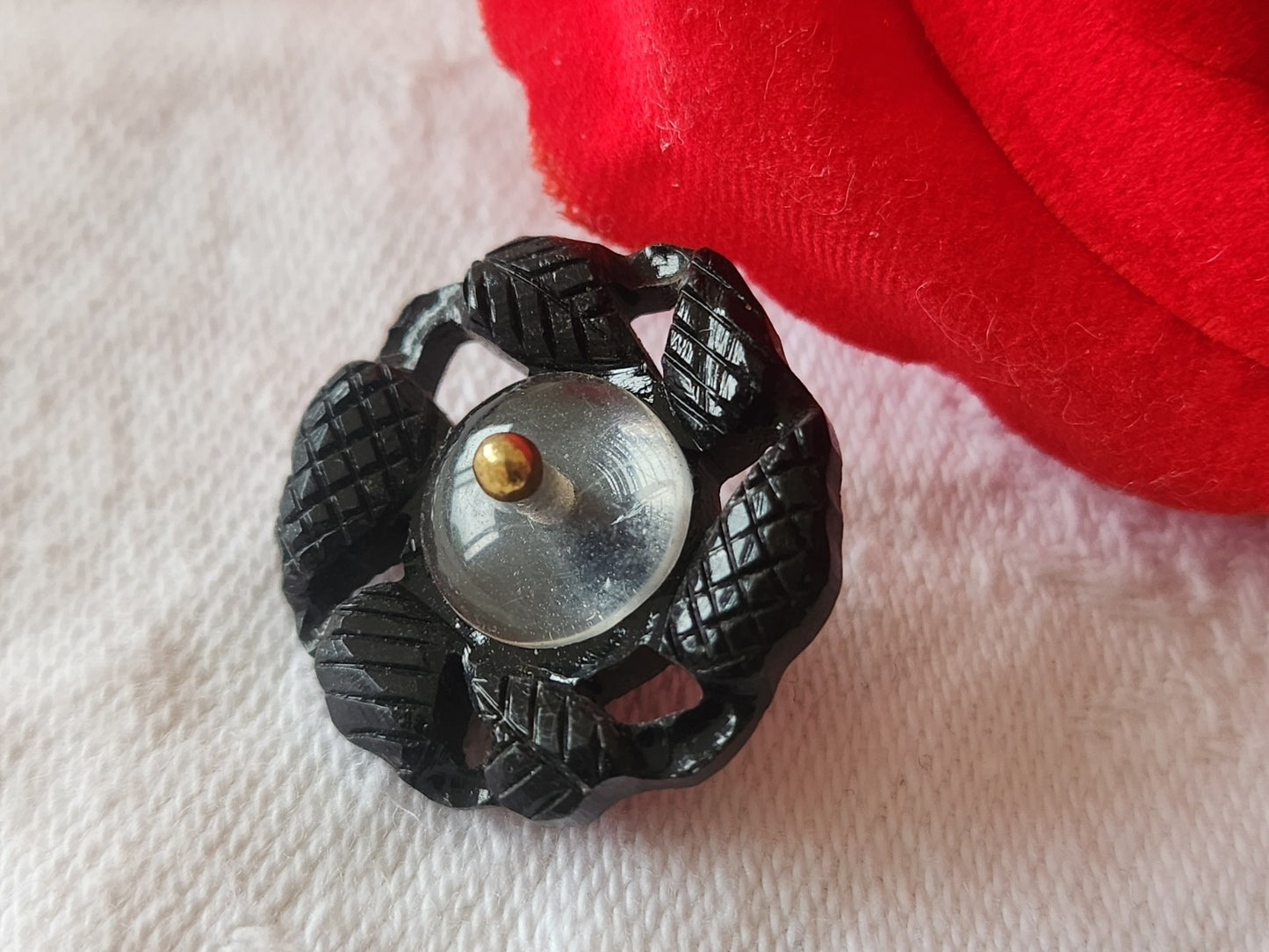 collection bouton ancien ajouré fleur noir pied métal 2 cm ref 3950