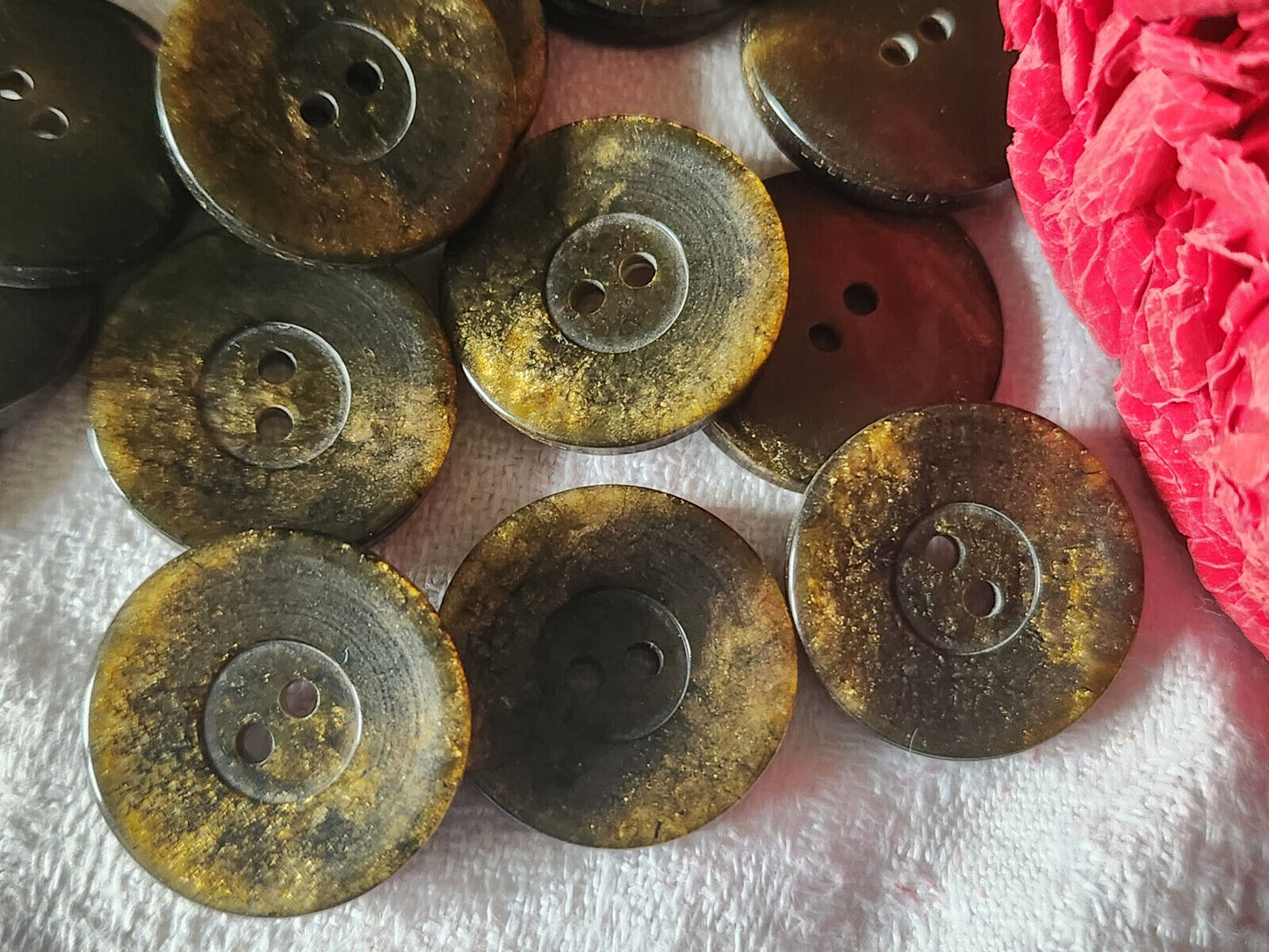 Lot 17 boutons vintage doré camaieu trous 2 cm ref 5390