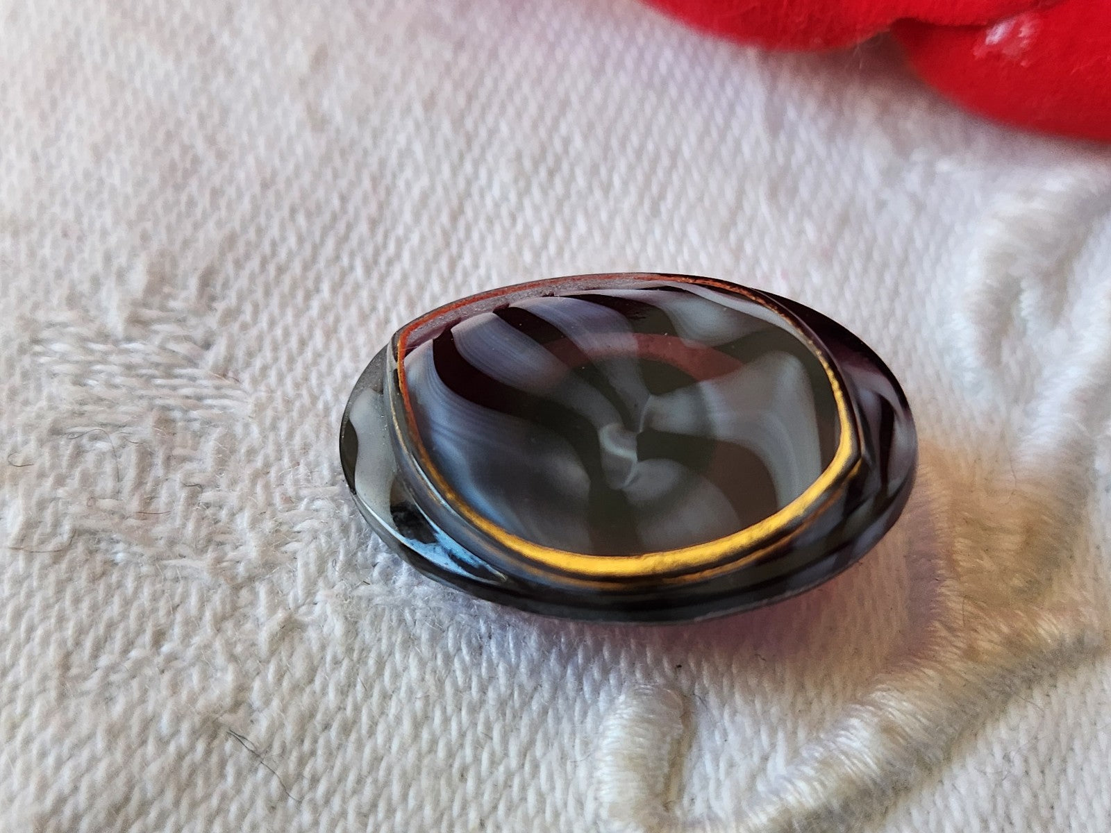 Bouton ancien en verre ovale vintage tigré gris violet 1,6 sur 2,2 cm D7A