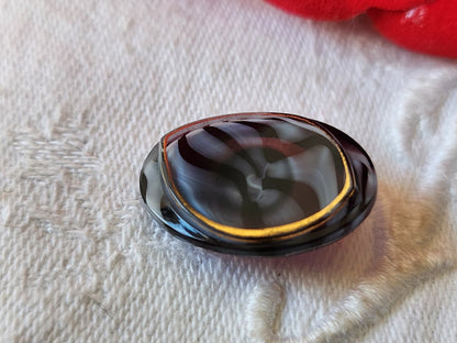 Bouton ancien en verre ovale vintage tigré gris violet 1,6 sur 2,2 cm D7A